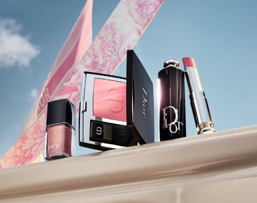 Dior ブラッシュ 831 ピーチ ペタル サテン Dior ディオールスキン ルージュ ブラッシュ 831 ピーチ ペタル