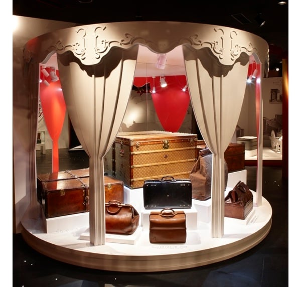 ルイヴィトン展 記念ピンバッジ 上海会場限定 ルイ・ヴィトンによる世界巡回展「SEE LV」東京にて7月8日(金