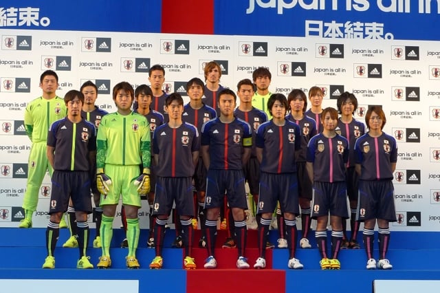 サッカー日本代表の新オフィシャルユニフォーム発表 テーマは「結束」