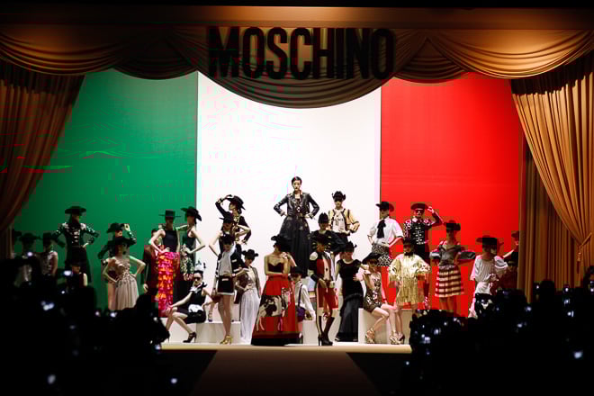 MOSCHINO モスキーノ ワンピース 30周年記念モデル モスキーノからブランド創立30周年を記念した限定カプセル
