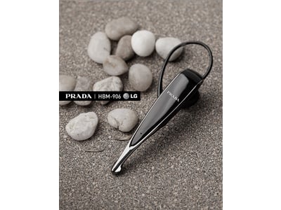 プラダから高級感あふれるBluetoothヘッドセット