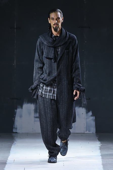 Yohji Yamamoto POUR HOMME 2024年春夏コレクション | パリ 