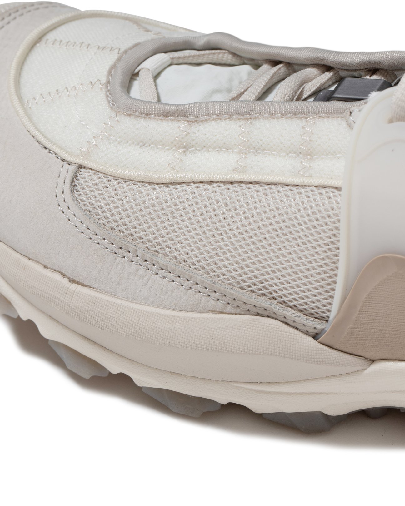 adidasとOAMCのコラボスニーカー