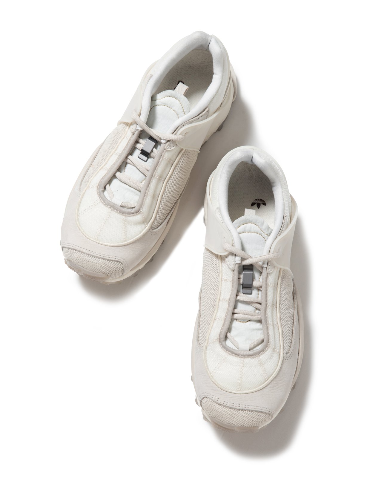 adidasとOAMCのコラボスニーカー