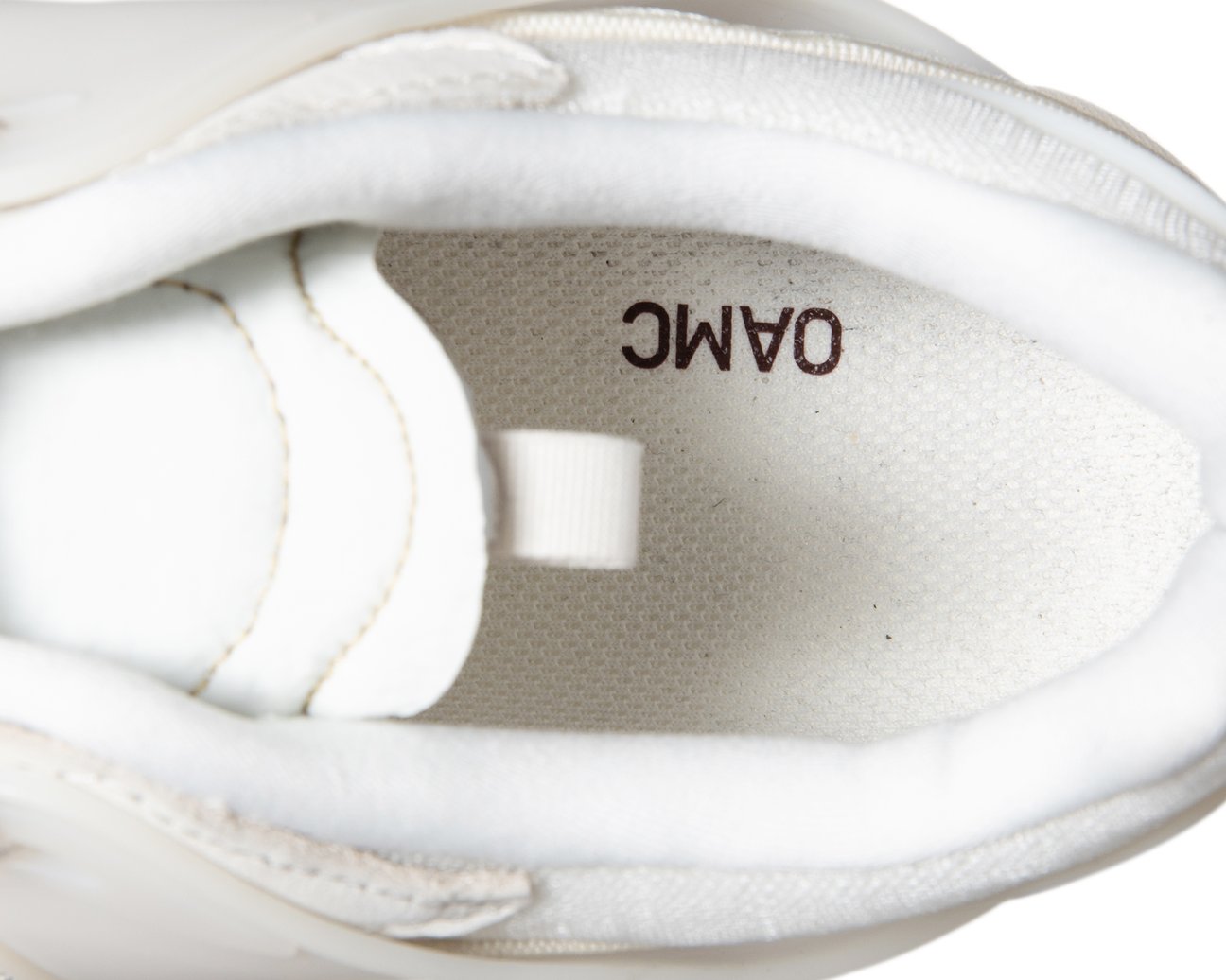 adidasとOAMCのコラボスニーカー