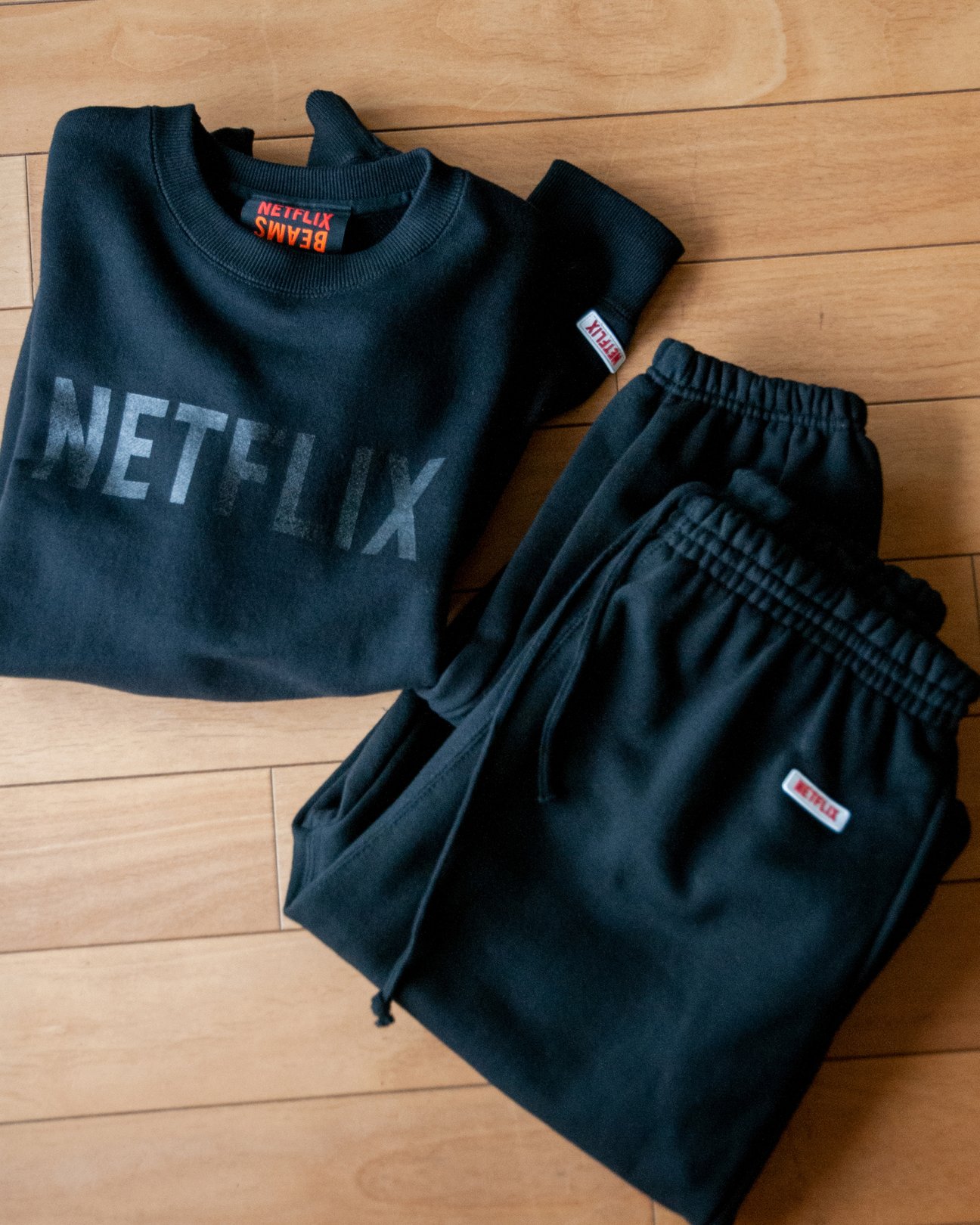 Netflix初の公式アイテム、ビームスとのコラボでTシャツや