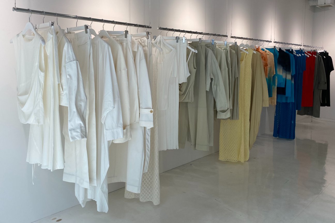 「カナコ サカイ」2022年春夏コレクション展示会の様子