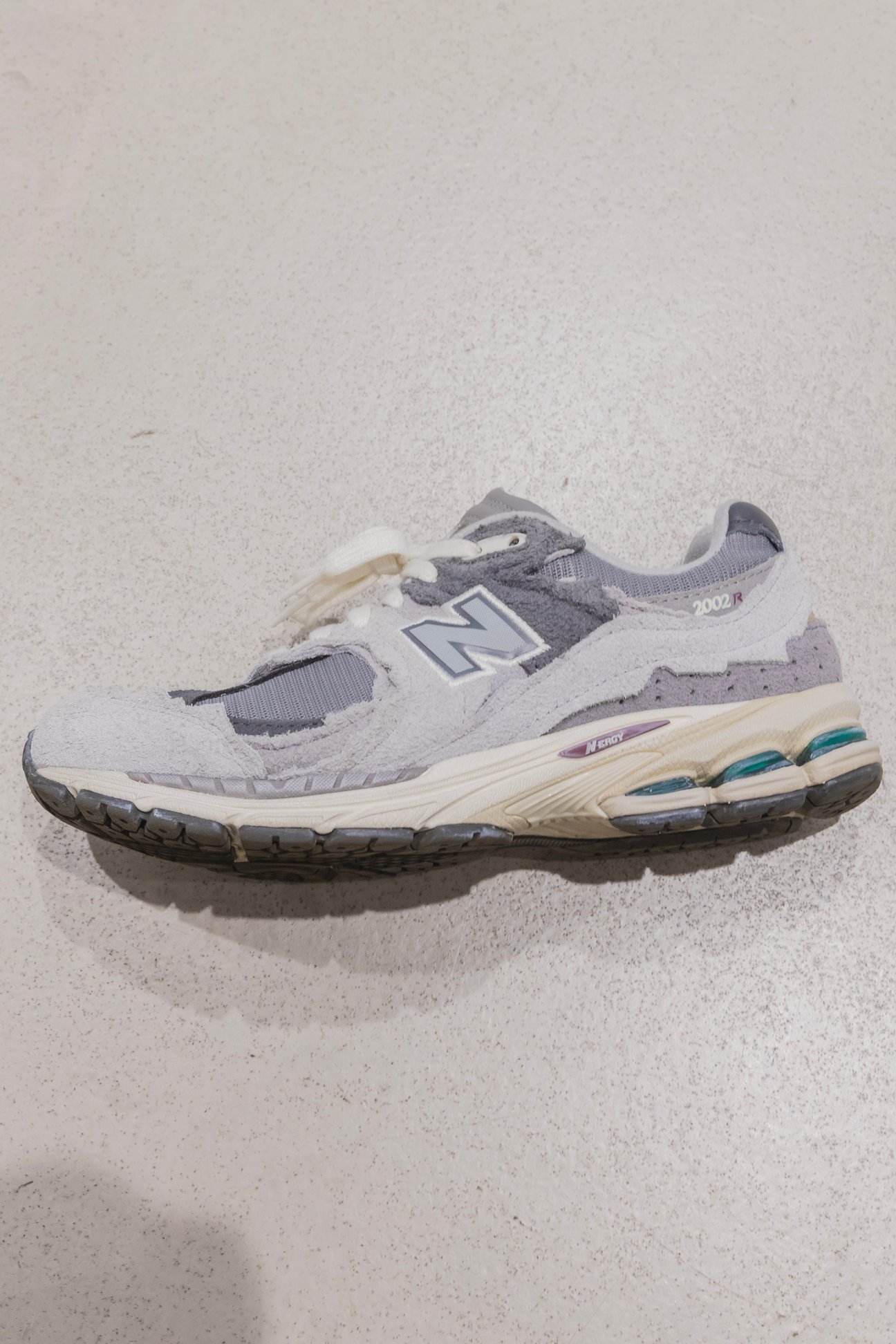 ニューバランス 2002 人気