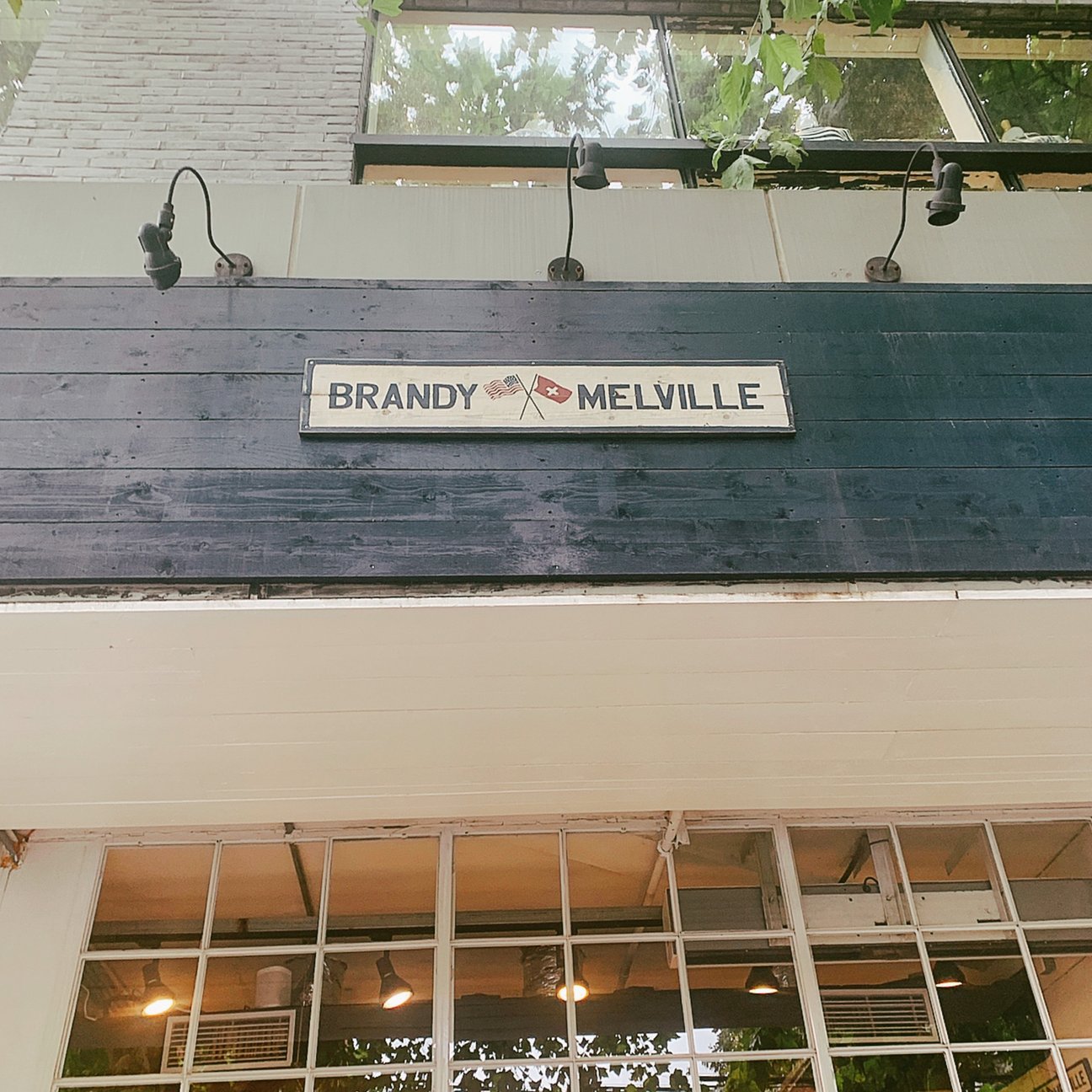ブランディ・メルビルの店内