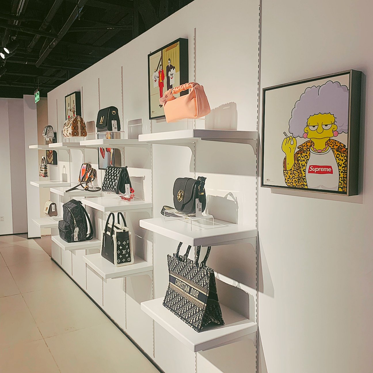 ROOROYの店内
