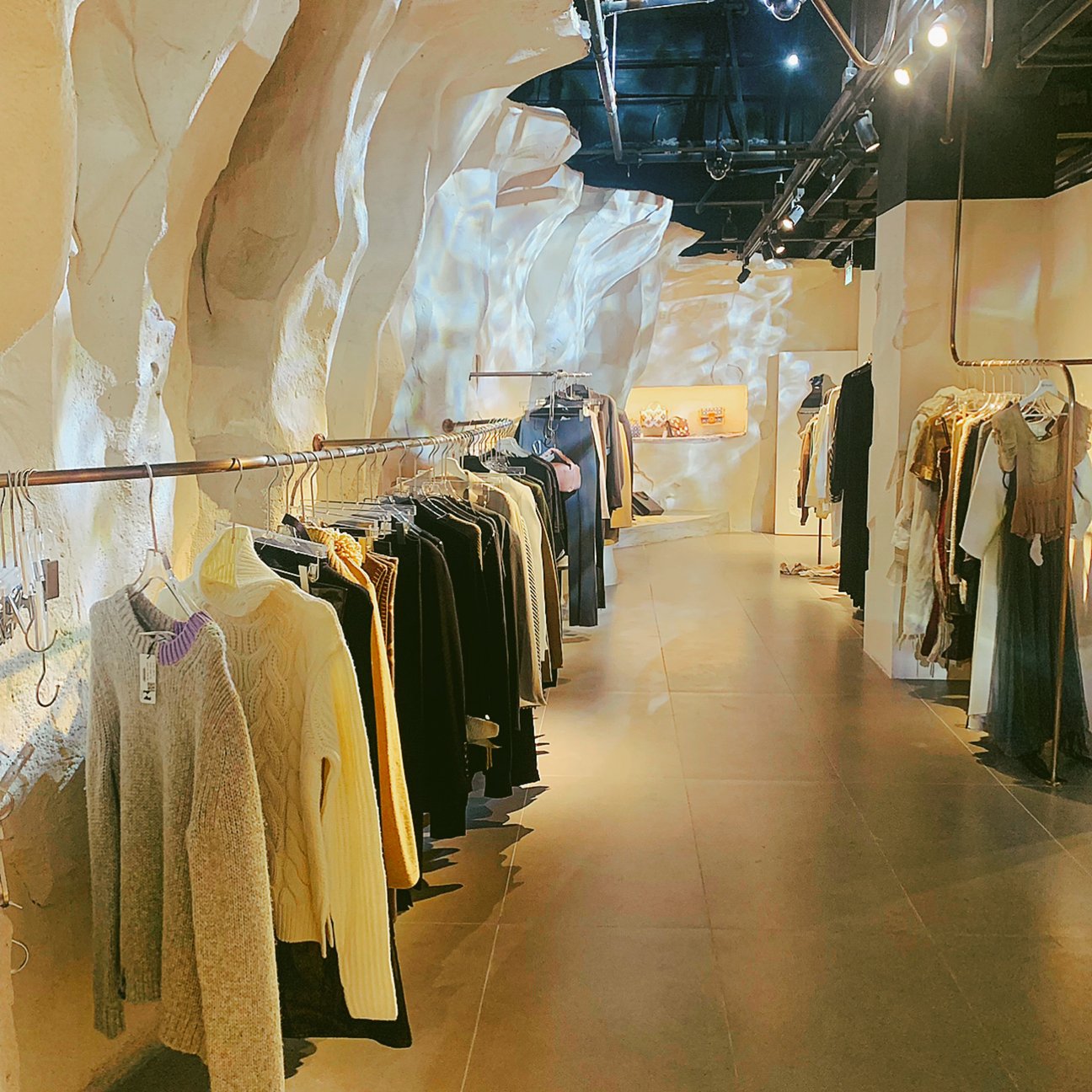 ROOROYの店内