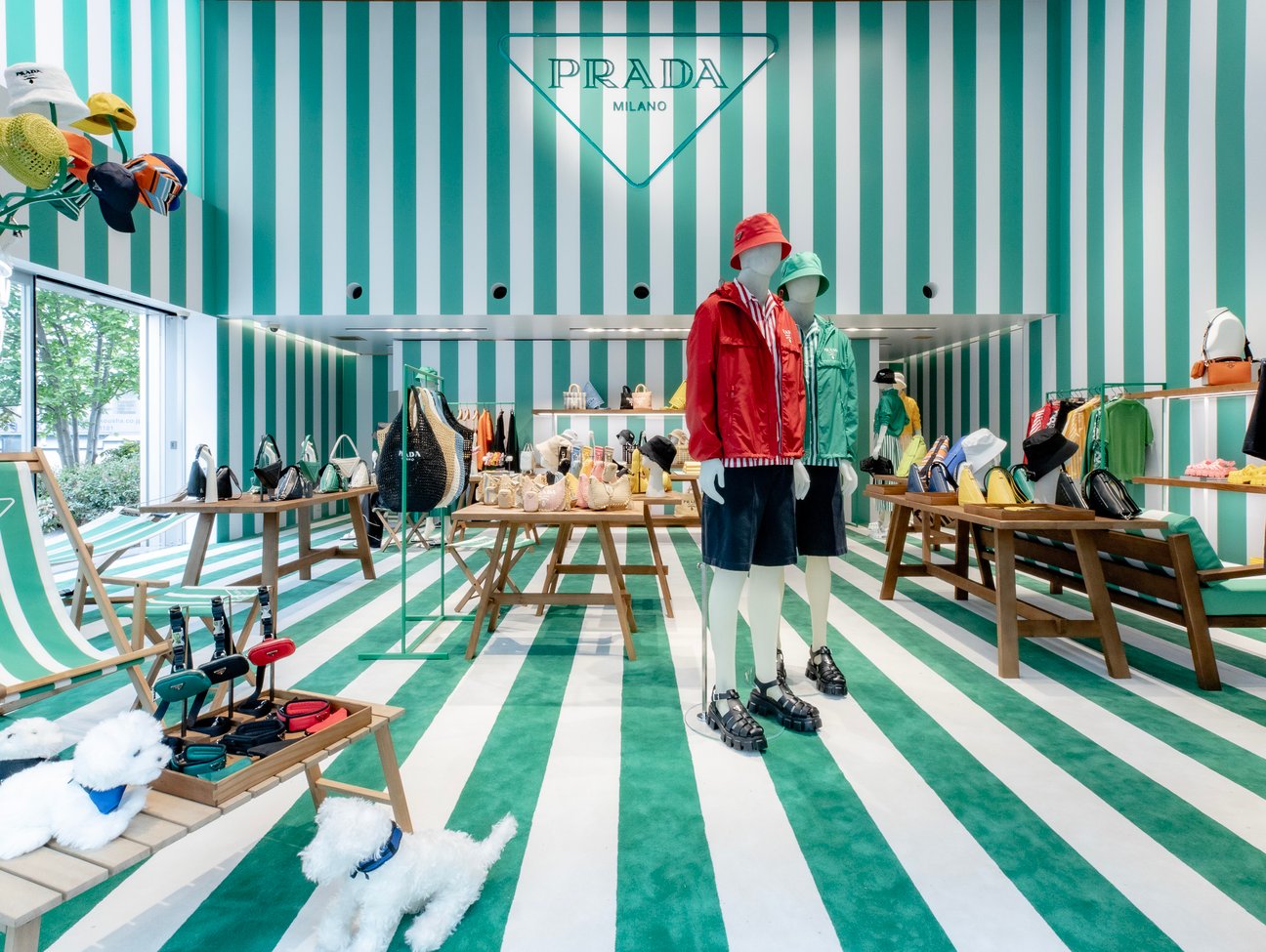 Prada Tropico 店内