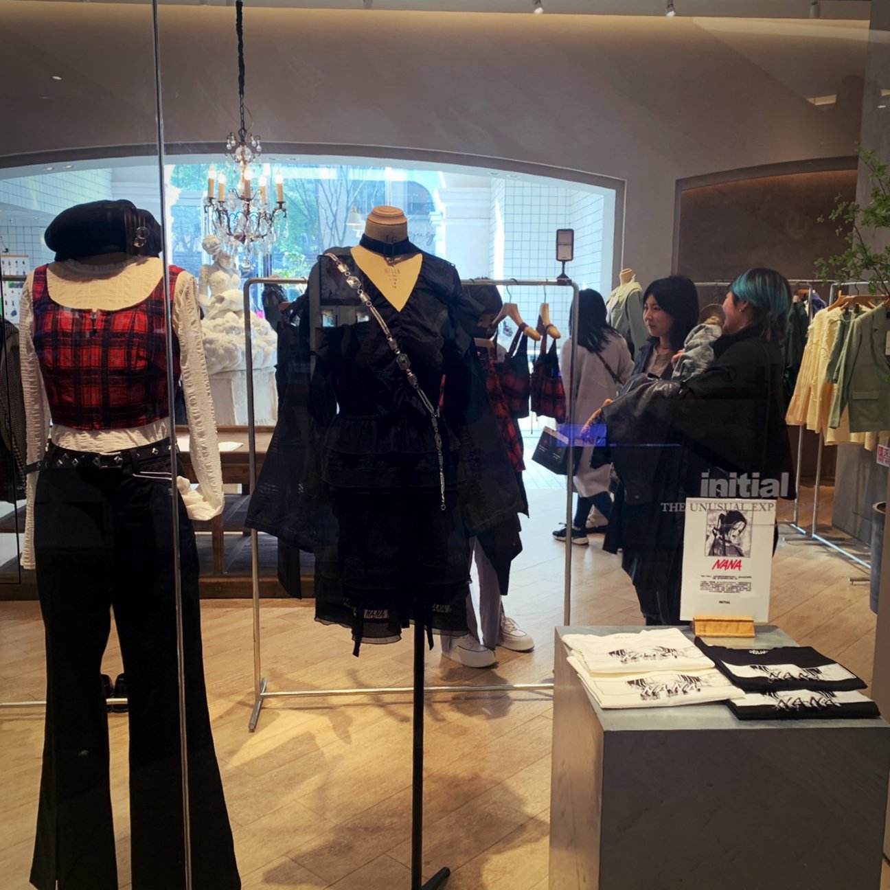 NANA×イニシャル店舗