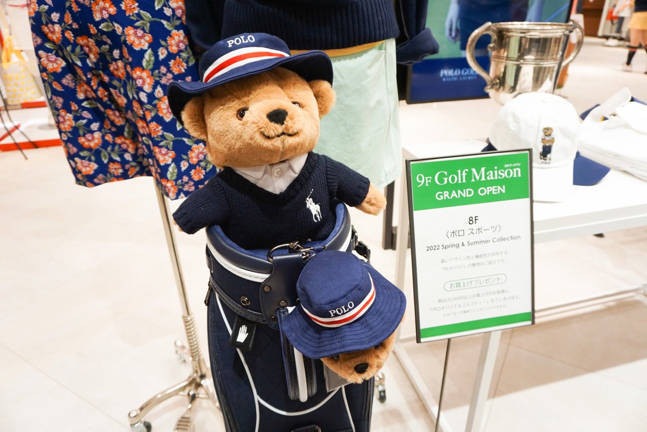ゴルフアパレルの売り場の様子