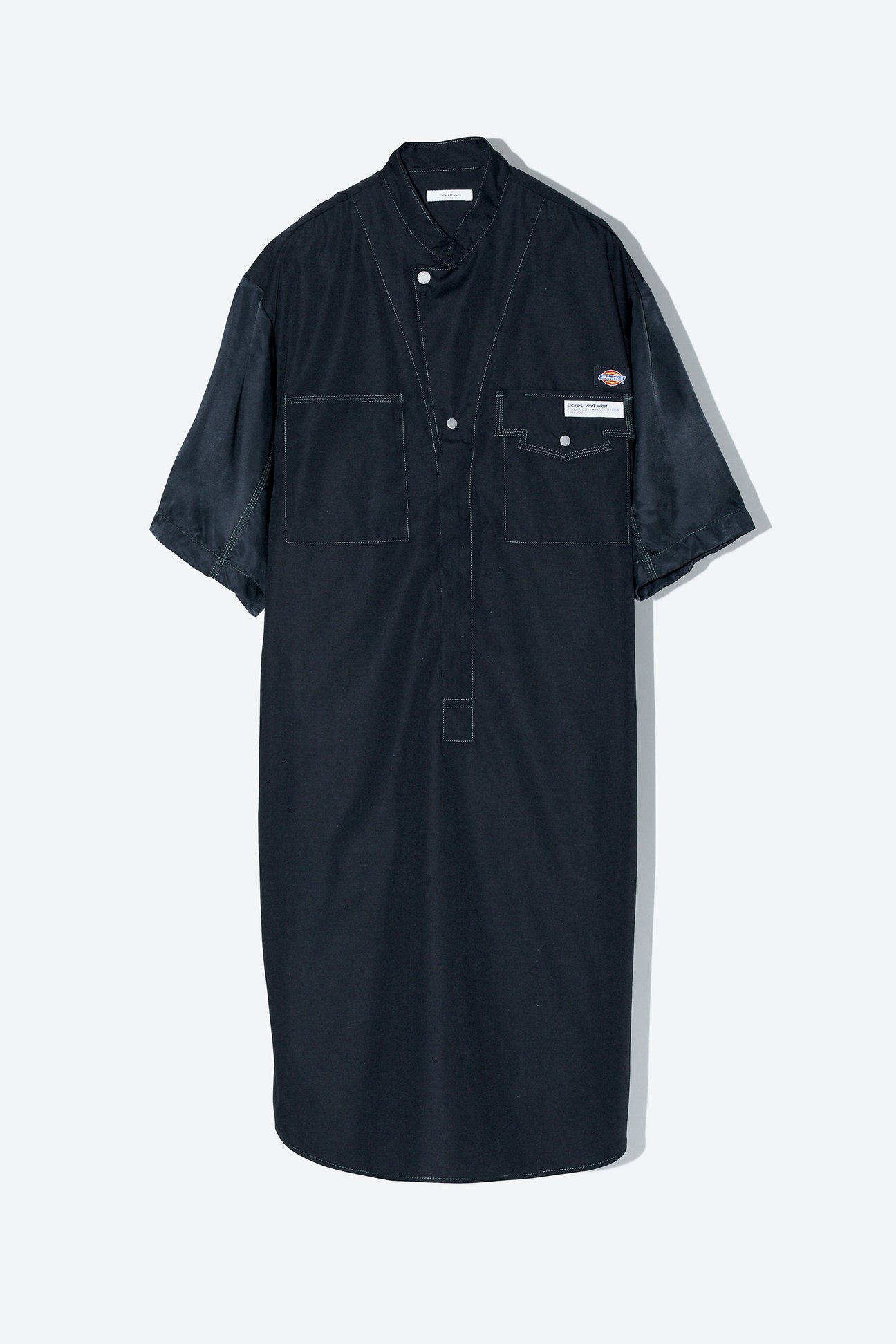 ロング丈のシャツの前面