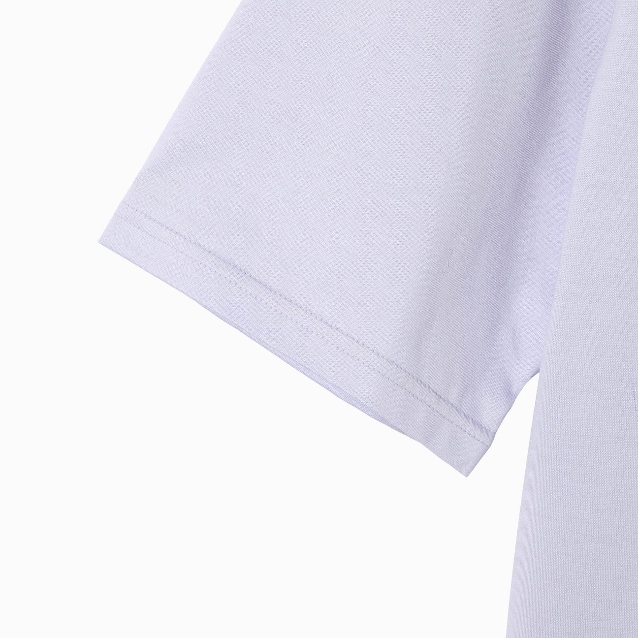 ハトラのラベンダーカラーのTシャツ