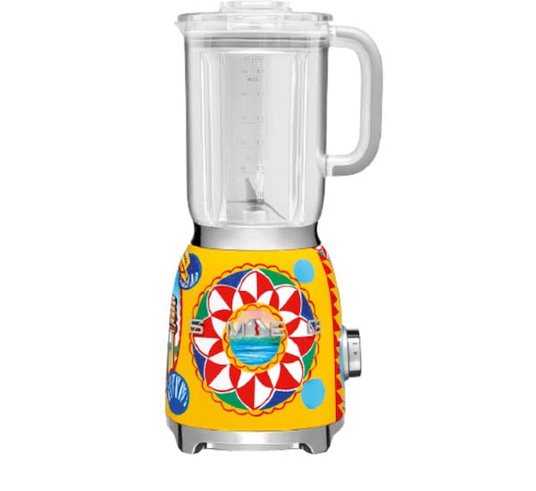 「ドルチェ&ガッバーナ(Dolce&Gabbana)」とイタリアの家電メーカー「スメッグ(SMEG)」のコラボレーションアイテム