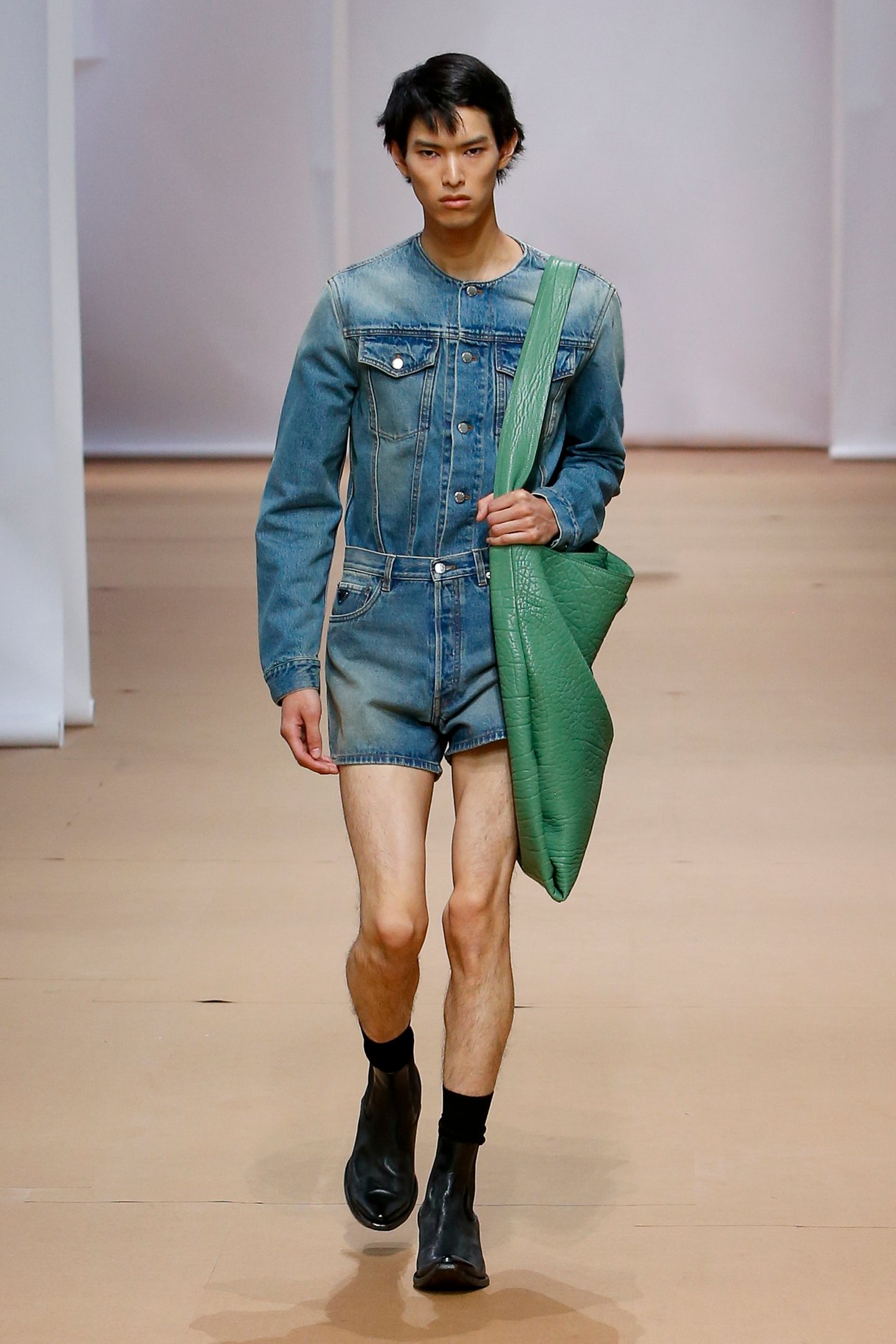 プラダの2023年春夏メンス?コレクション