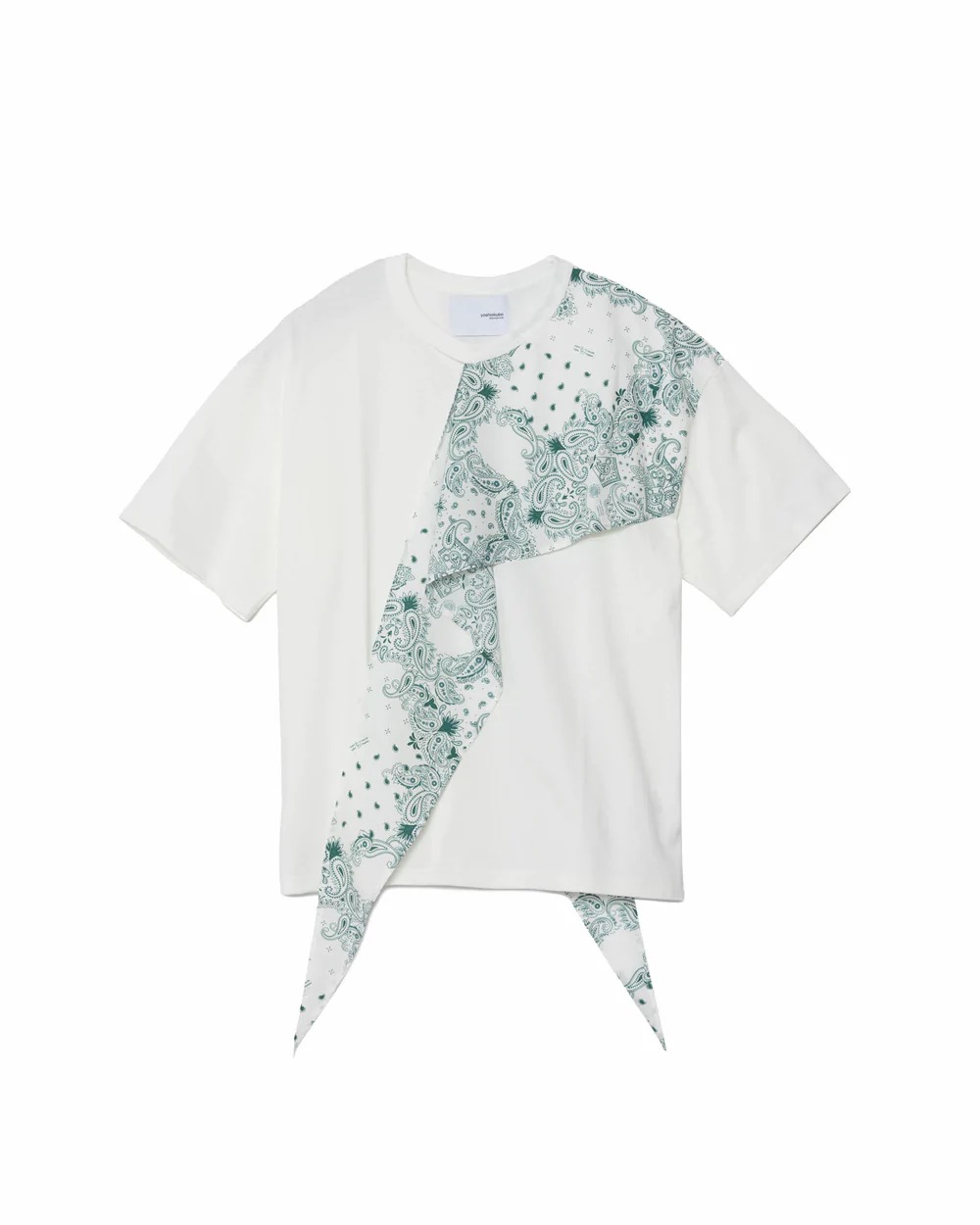 ペイズリー柄のホワイトTシャツ