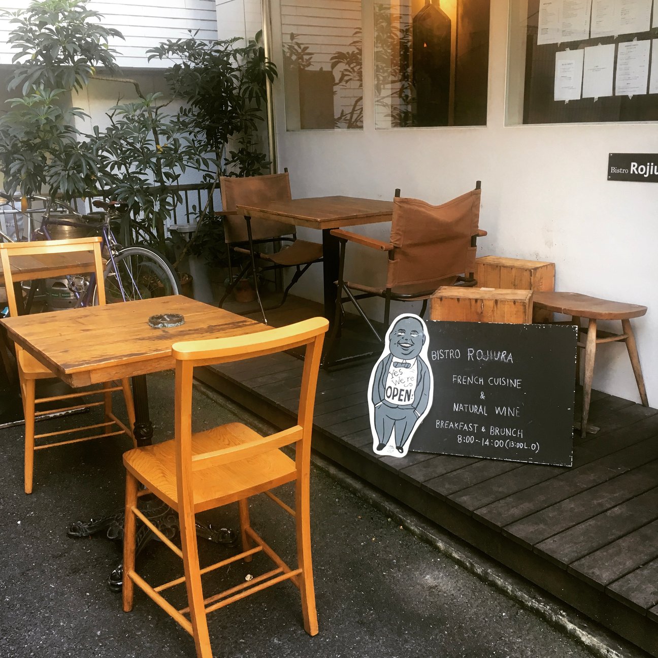 渋谷にあるカフェ「ビストロロジウラ」の内観
