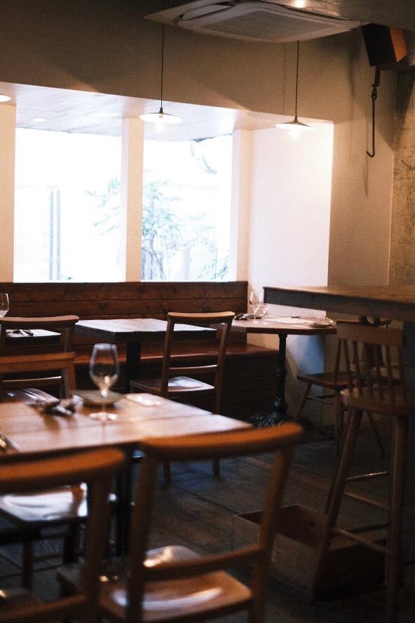 渋谷にあるカフェ「ビストロロジウラ」の内観