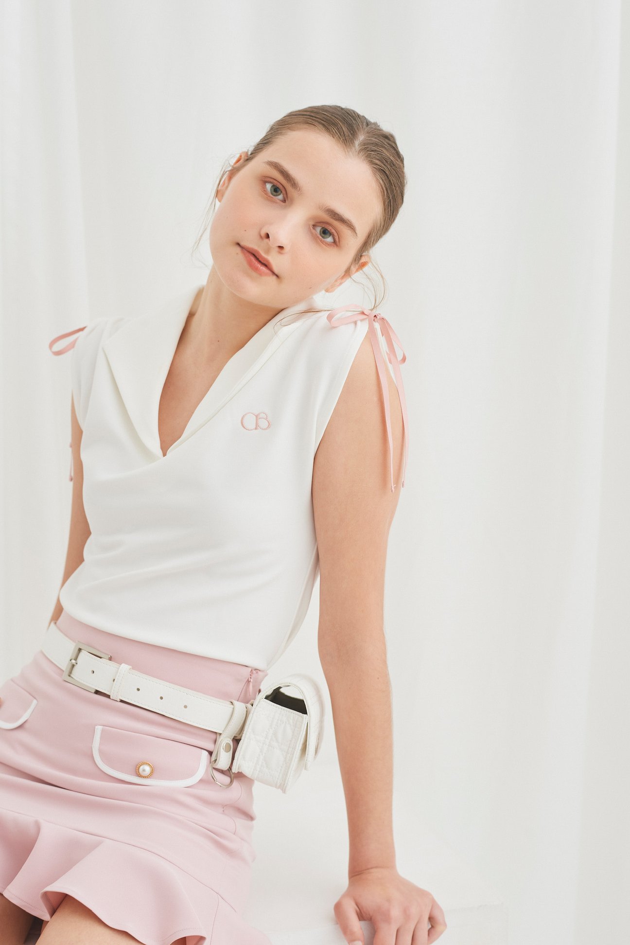 女性モデルを起用したルック
