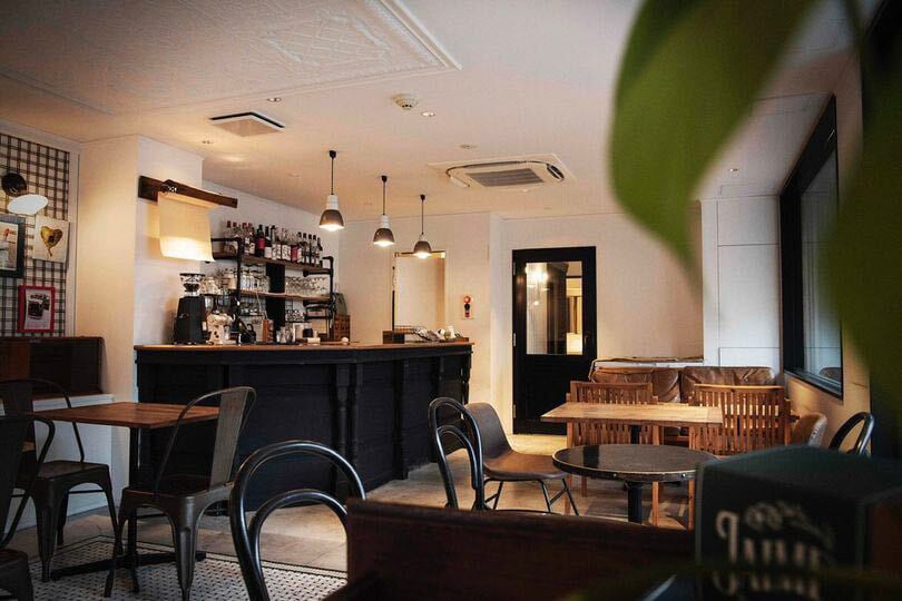 赤坂のカフェ「ジャイム」の内観