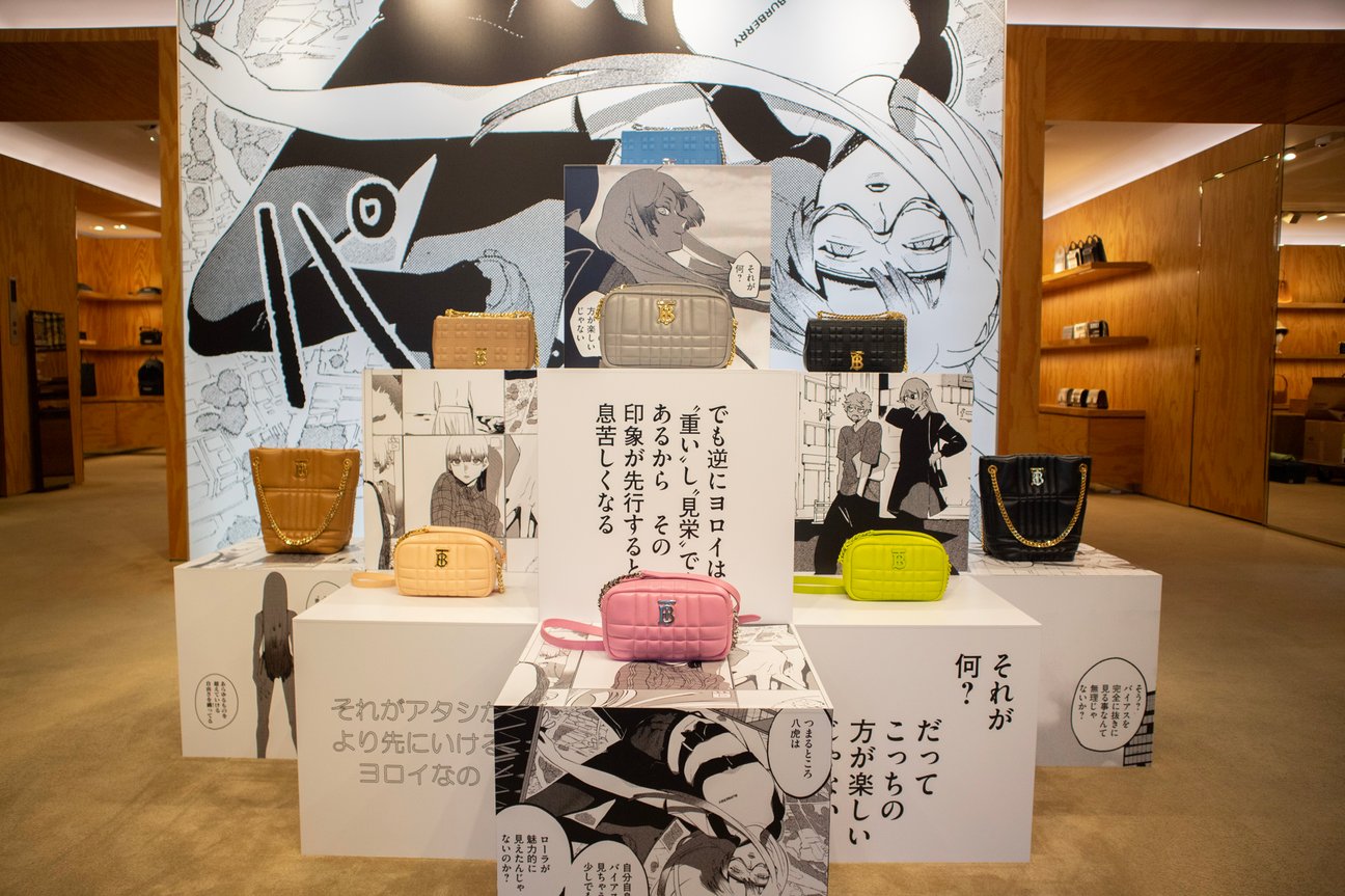 ブルーピリオドとコラボしたバーバリー表参道店内部の様子
