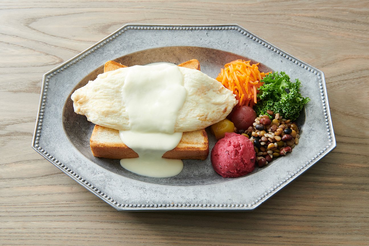 渋谷のカフェ「プルミエメ」で提供している定番メニューのオムレツプレート