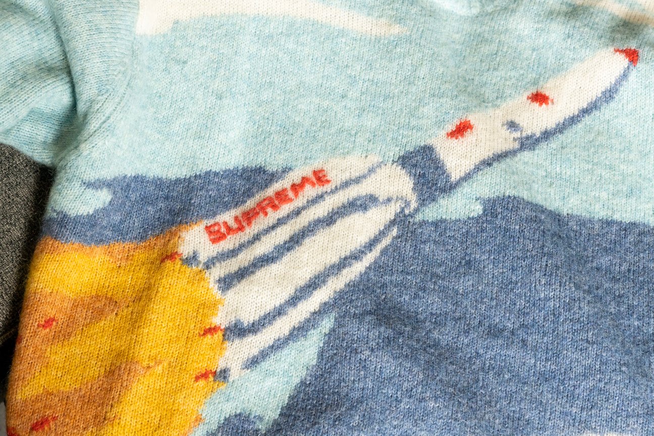 「Supreme ロケットセーター」寄り画像