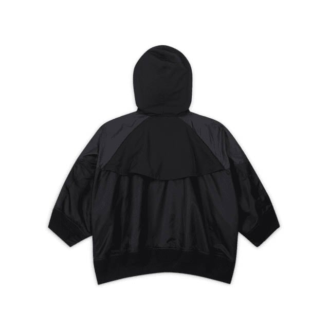 クロップド丈の フルジップフーデッドジャケット