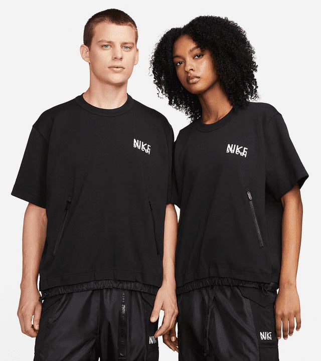 ジップポケットとドローコードを配した半袖Tシャツ