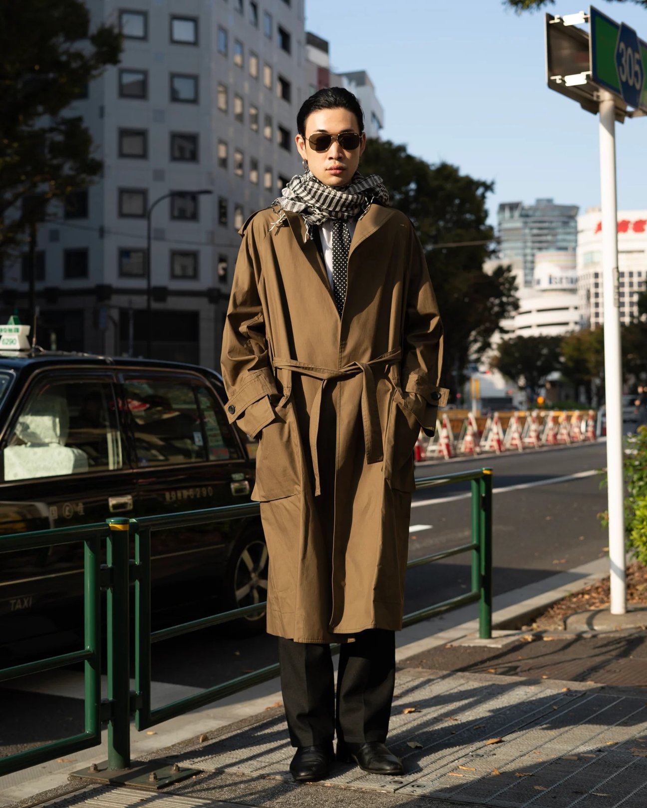 ポステレガントのコートを着た男性モデル