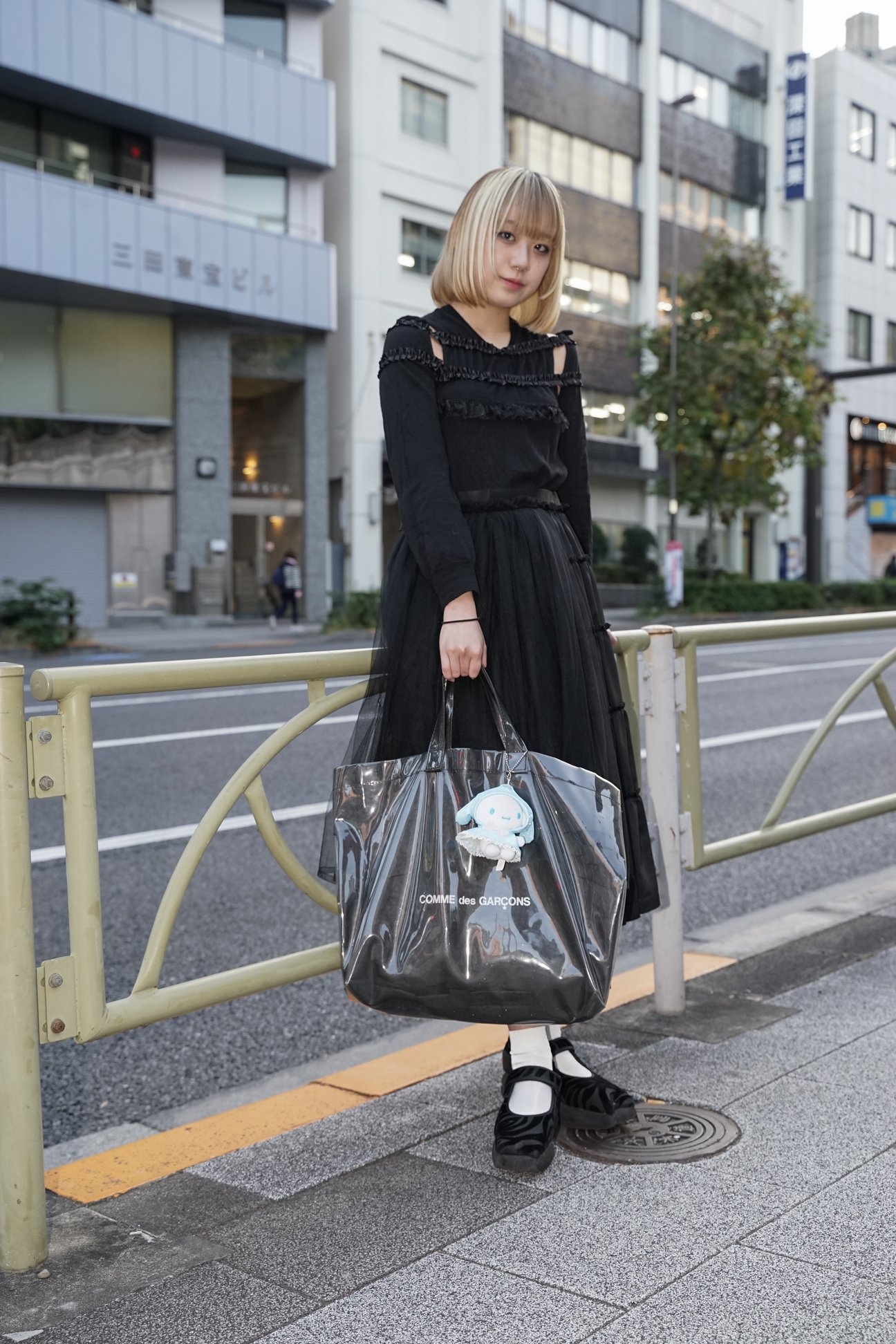 ポーズをとるモデル