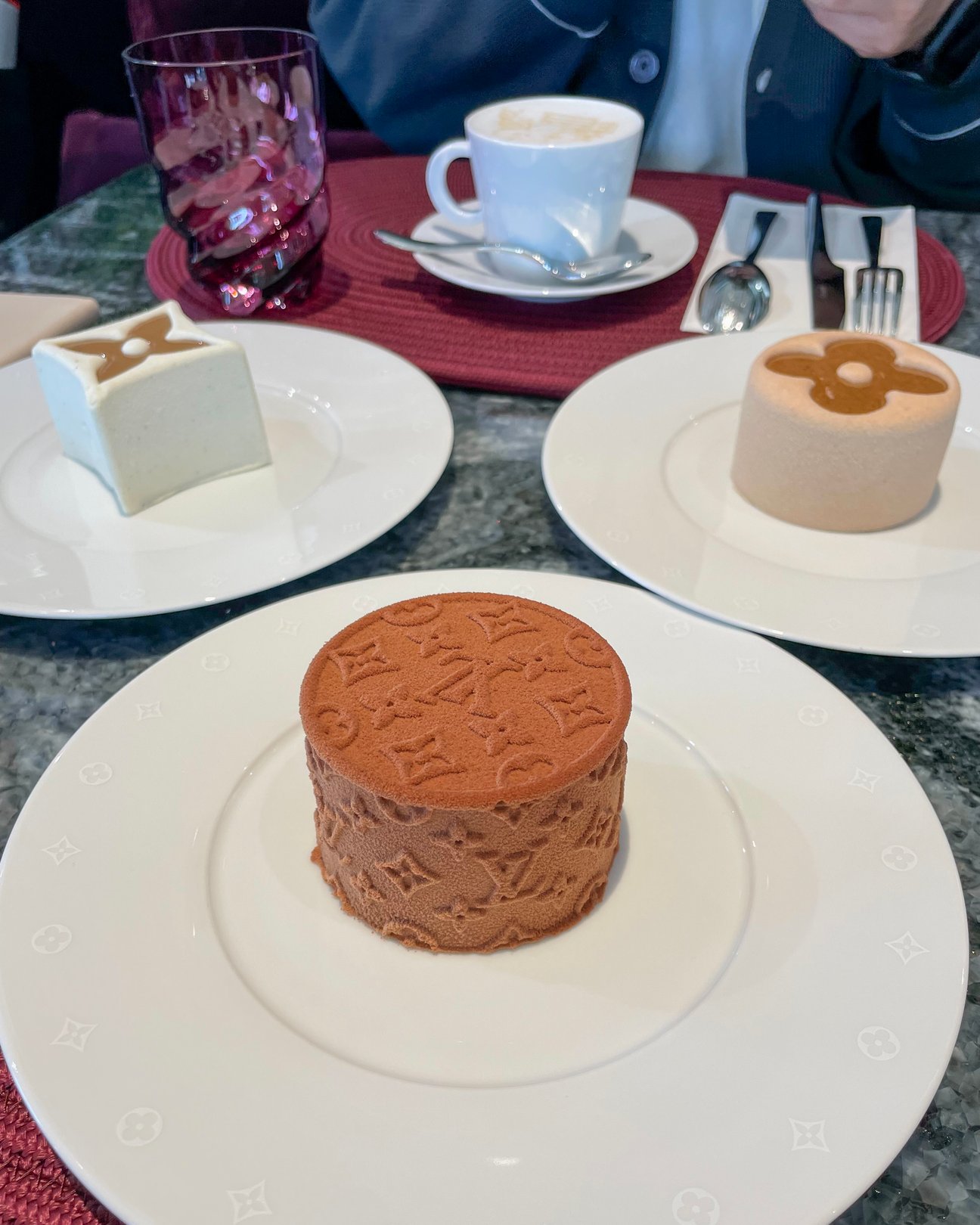 LV DREAM2階のカフェで食べたケーキ