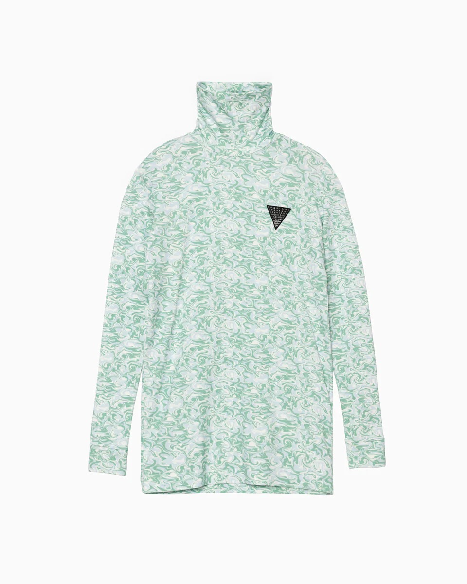 グリーンのタートルネックTシャツ
