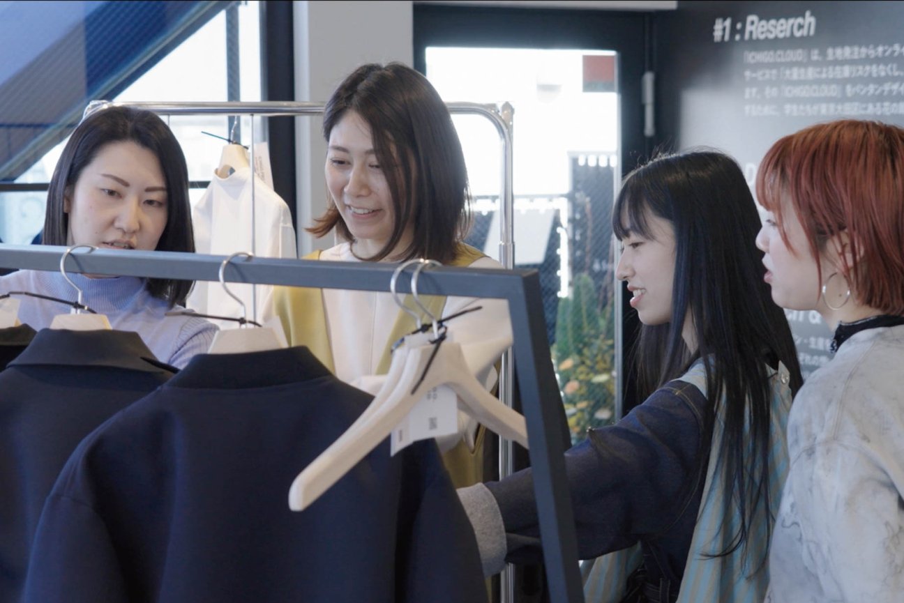 バンタンデザイン研究所の学生たちが挑む、服作りの舞台裏