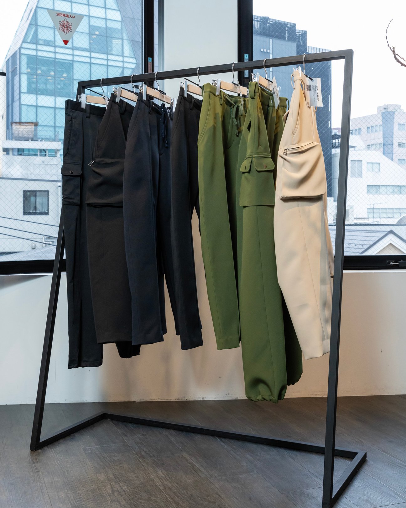 バンタンデザイン研究所の学生たちが挑む、服作りの舞台裏