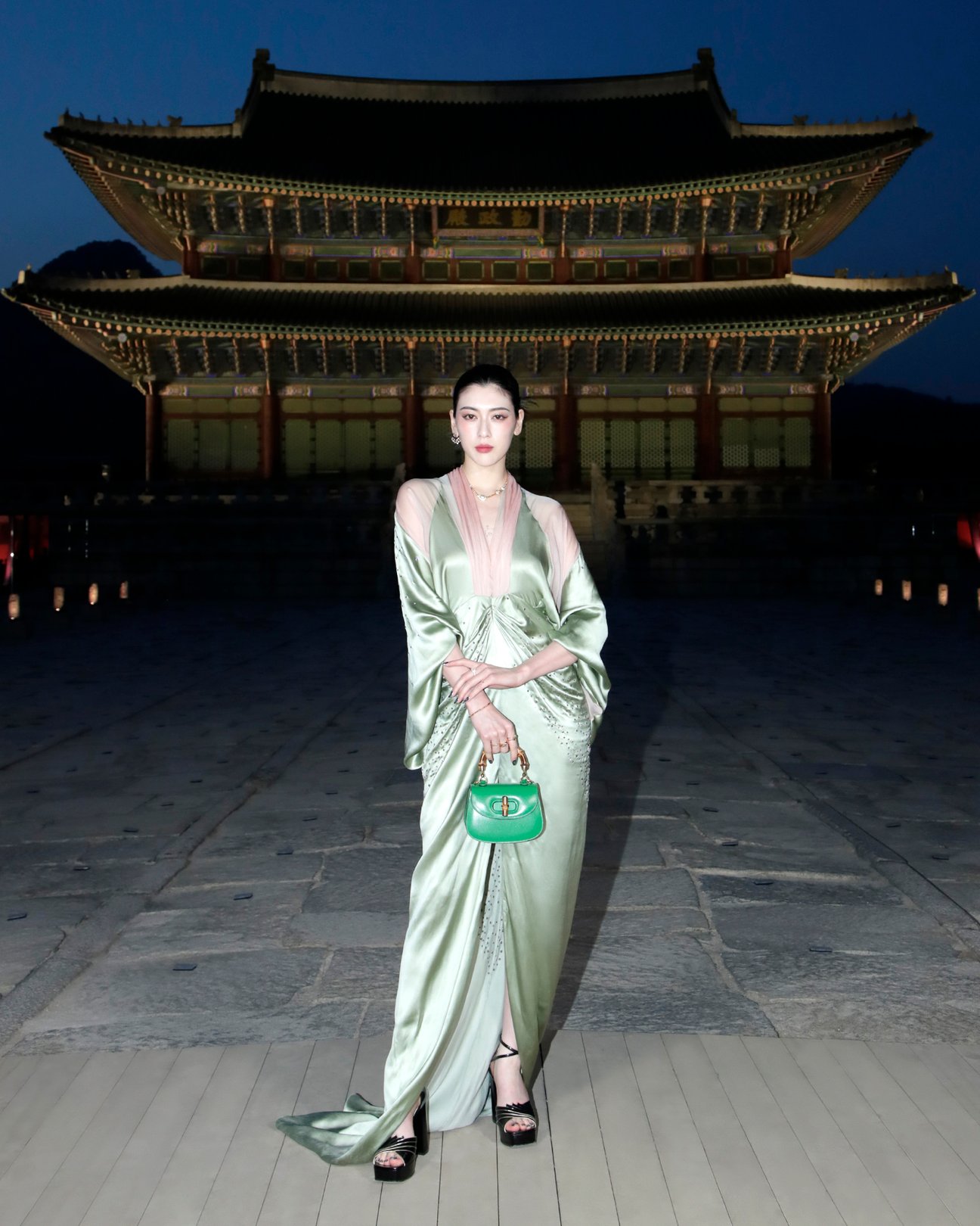 三吉彩花