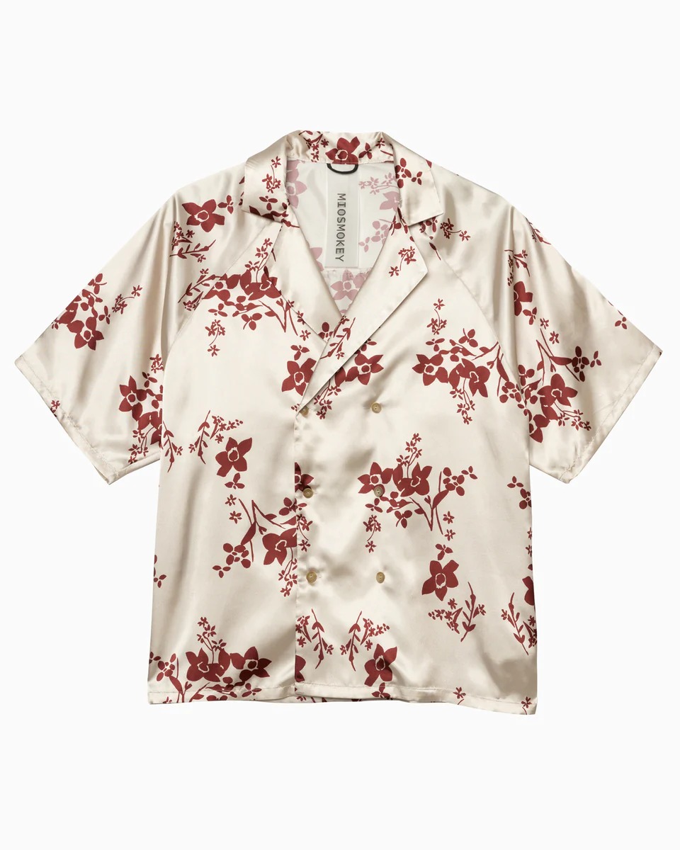 ミオズモーキーの花柄シャツ