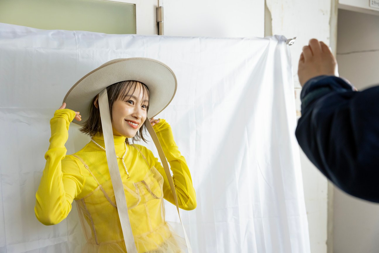MV撮影をする高橋愛
