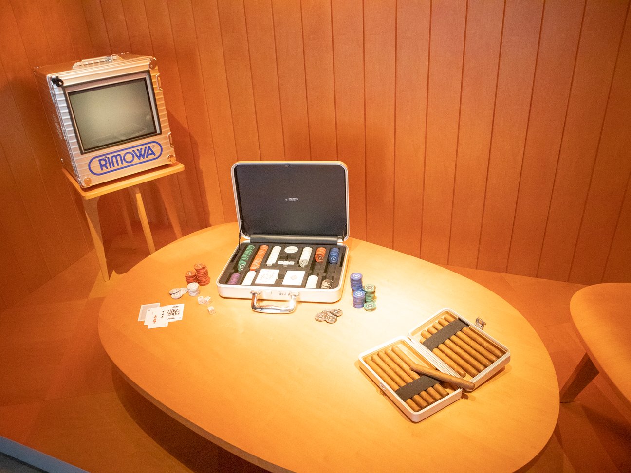 テレビやポーカーのアタッシュケース