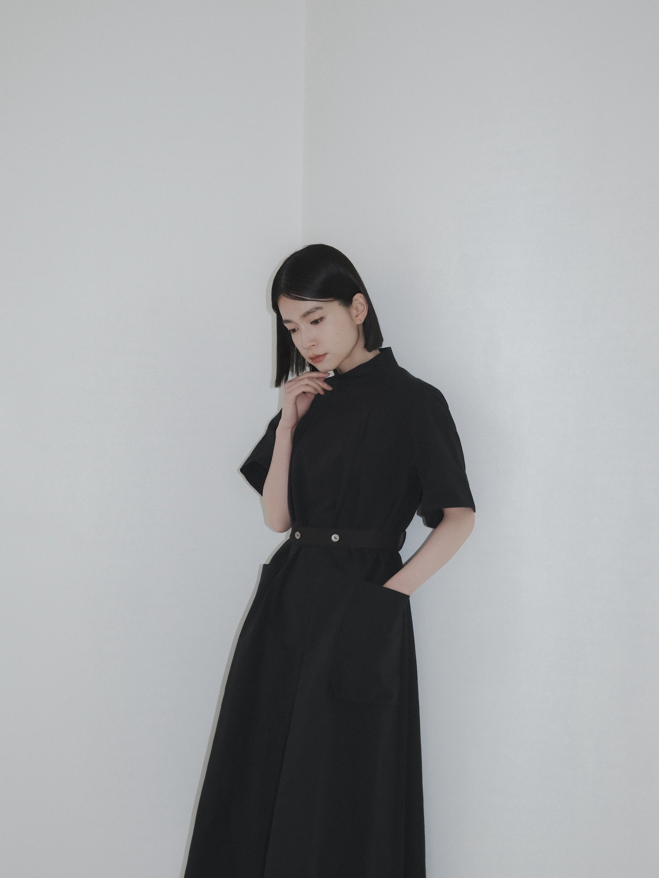 女性モデルを起用したブランドルック