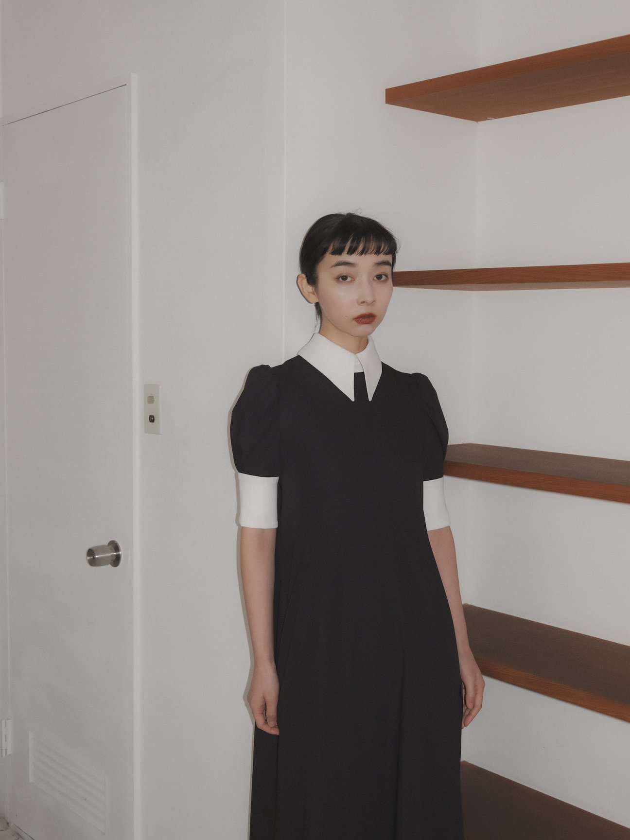 女性モデルを起用したブランドルック