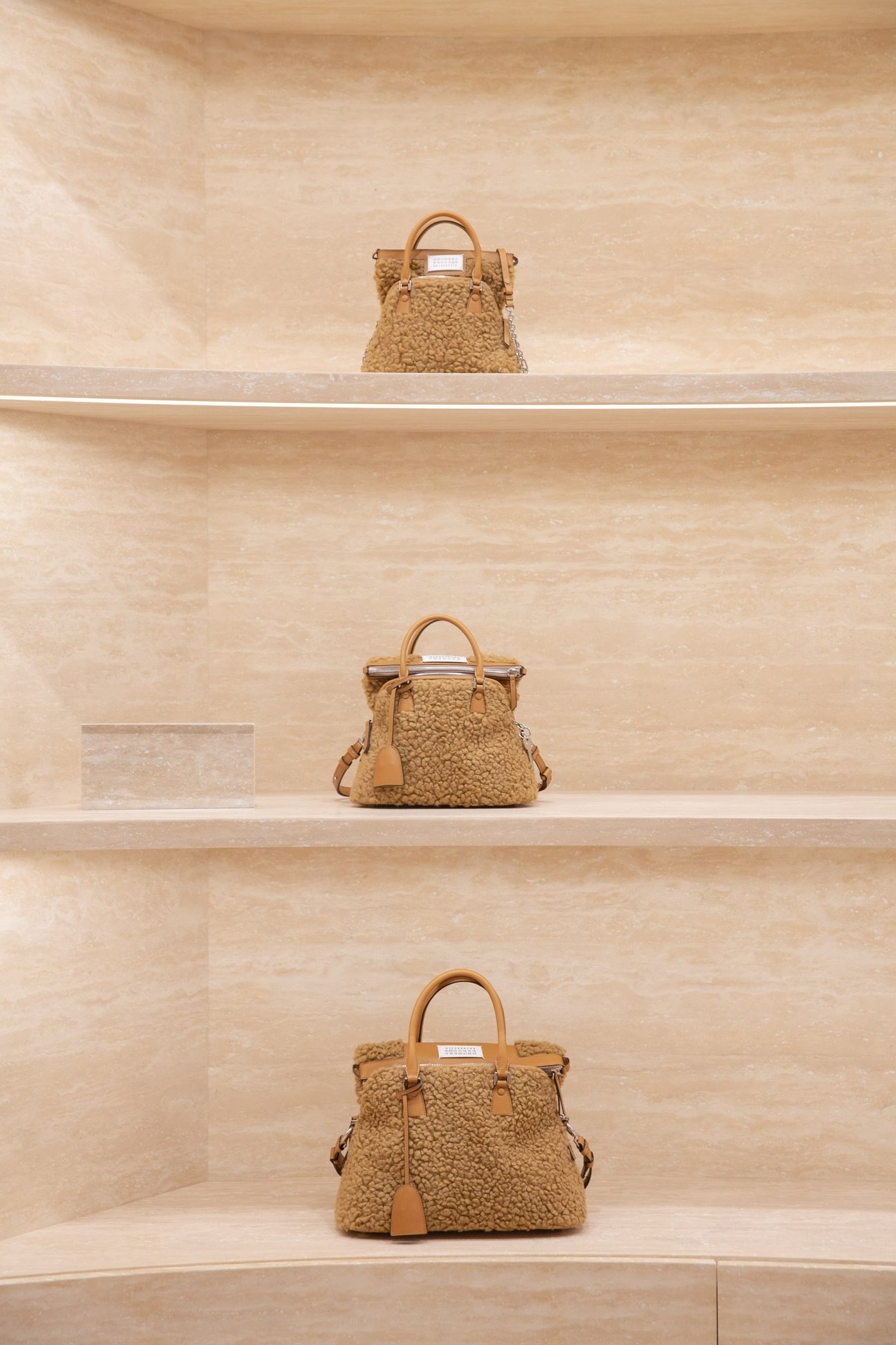 エコシアリングの「5AC」(下から)ミディアム(H24×W35×D17cm 43万3400円) ミニ(H18×W26×D13cm 36万5200円) マイクロ(H15×W22×D10cm 32万8900円)