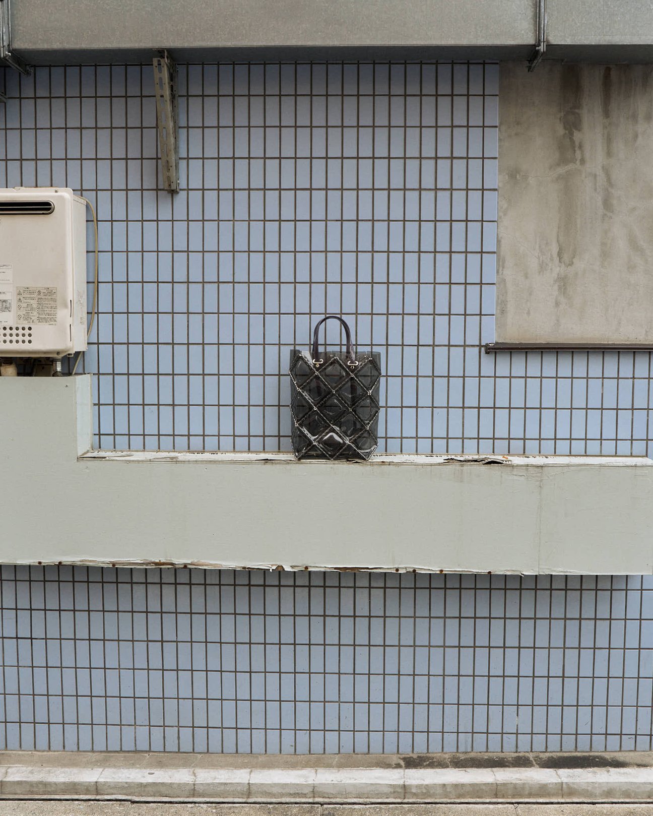 置かれたハンドバッグ