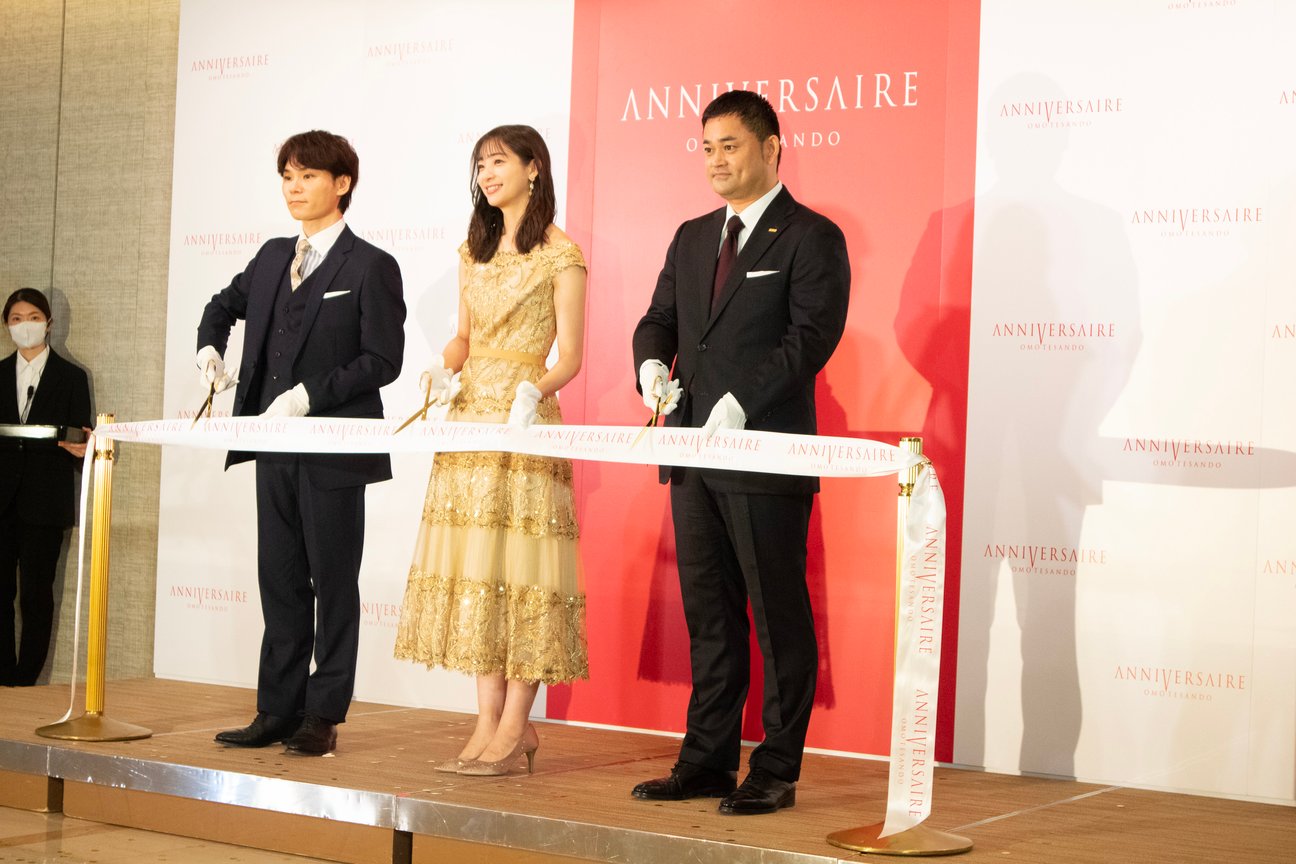 (左から)TATSU、足立梨花、松田健一代表