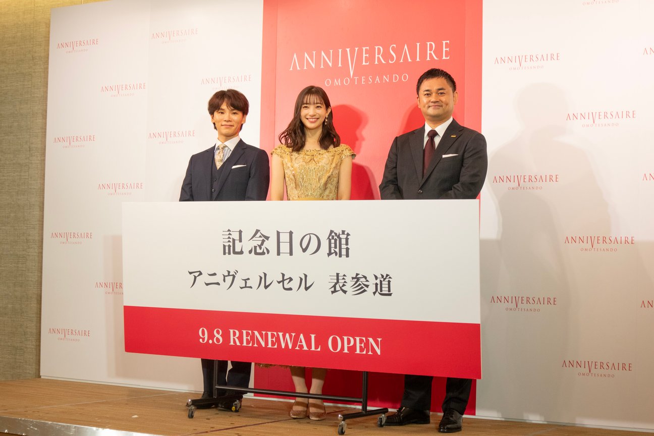 (左から)TATSU、足立梨花、松田健一代表