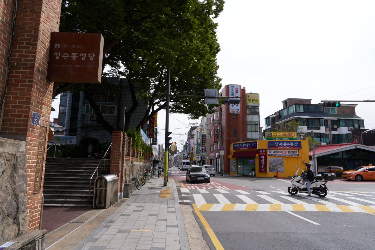 韓国ではバッグにぬいぐるみがトレンドに?流行の中心地?ソウルでリアルなトレンドを調査