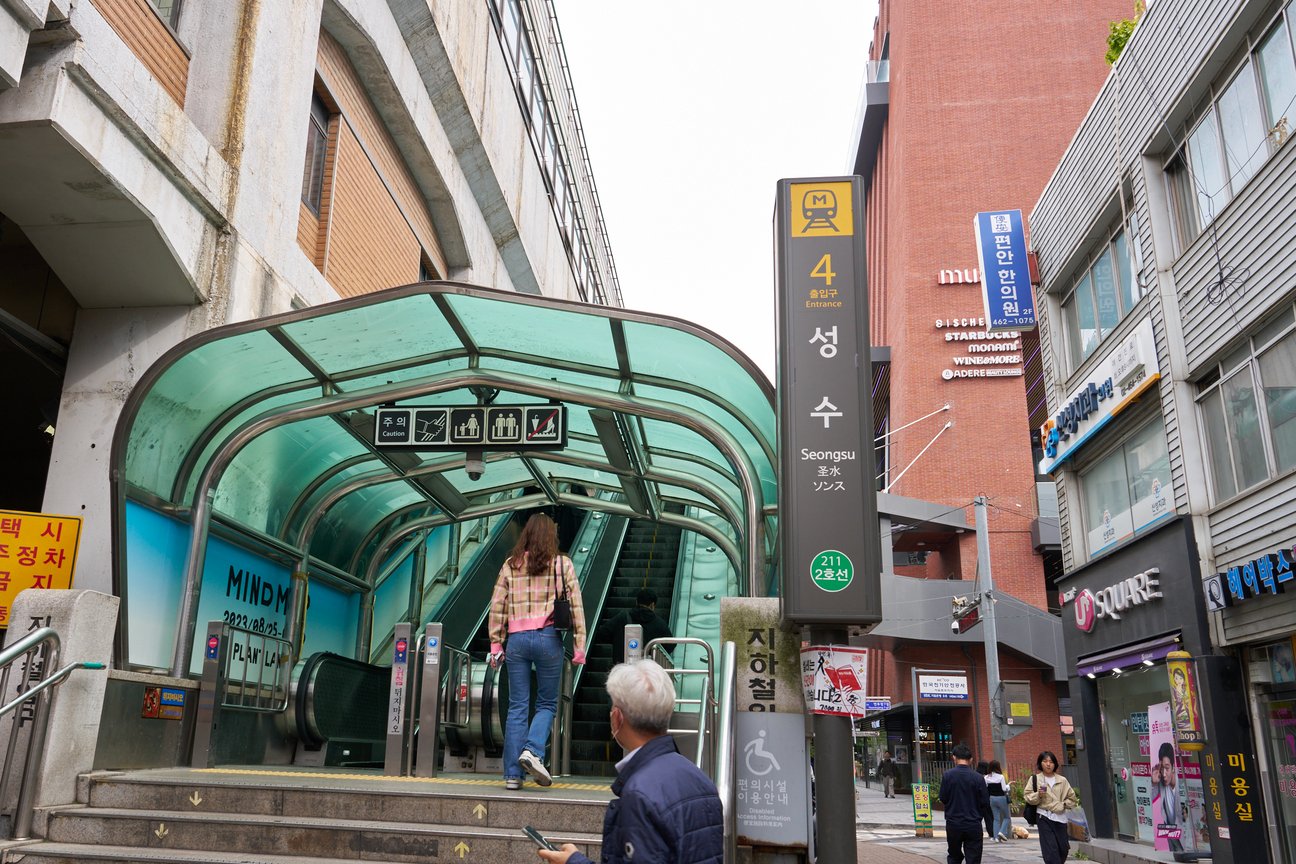 韓国ではバッグにぬいぐるみがトレンドに?流行の中心地?ソウルでリアルなトレンドを調査